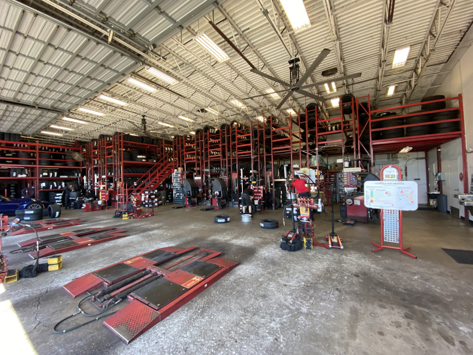 Дымит резина, к…т Зина… — Mercedes-Benz 190 (W201), 2,3 л, 1986 года ...