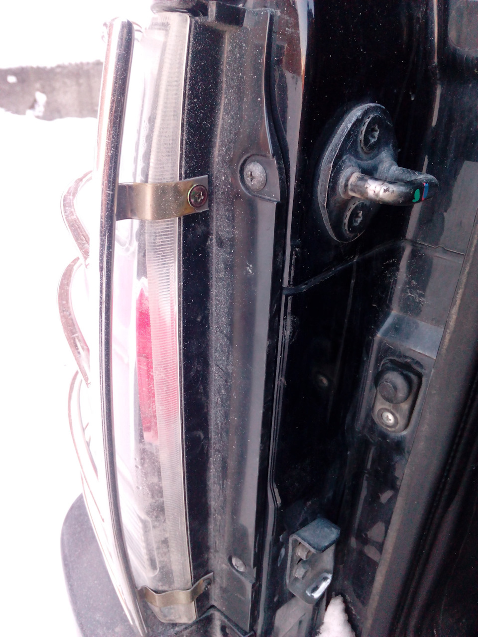 38. Крепление заднего фонаря — Mitsubishi Pajero (4G), 3 л, 2011 года ...