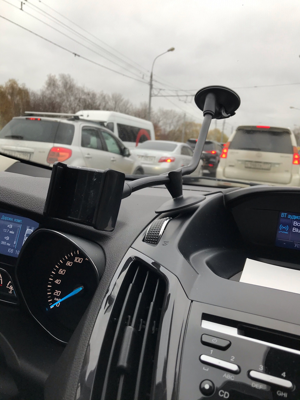 Держатель телефона в Кугу — Ford Kuga (2G), 1,6 л, 2014 года | аксессуары |  DRIVE2