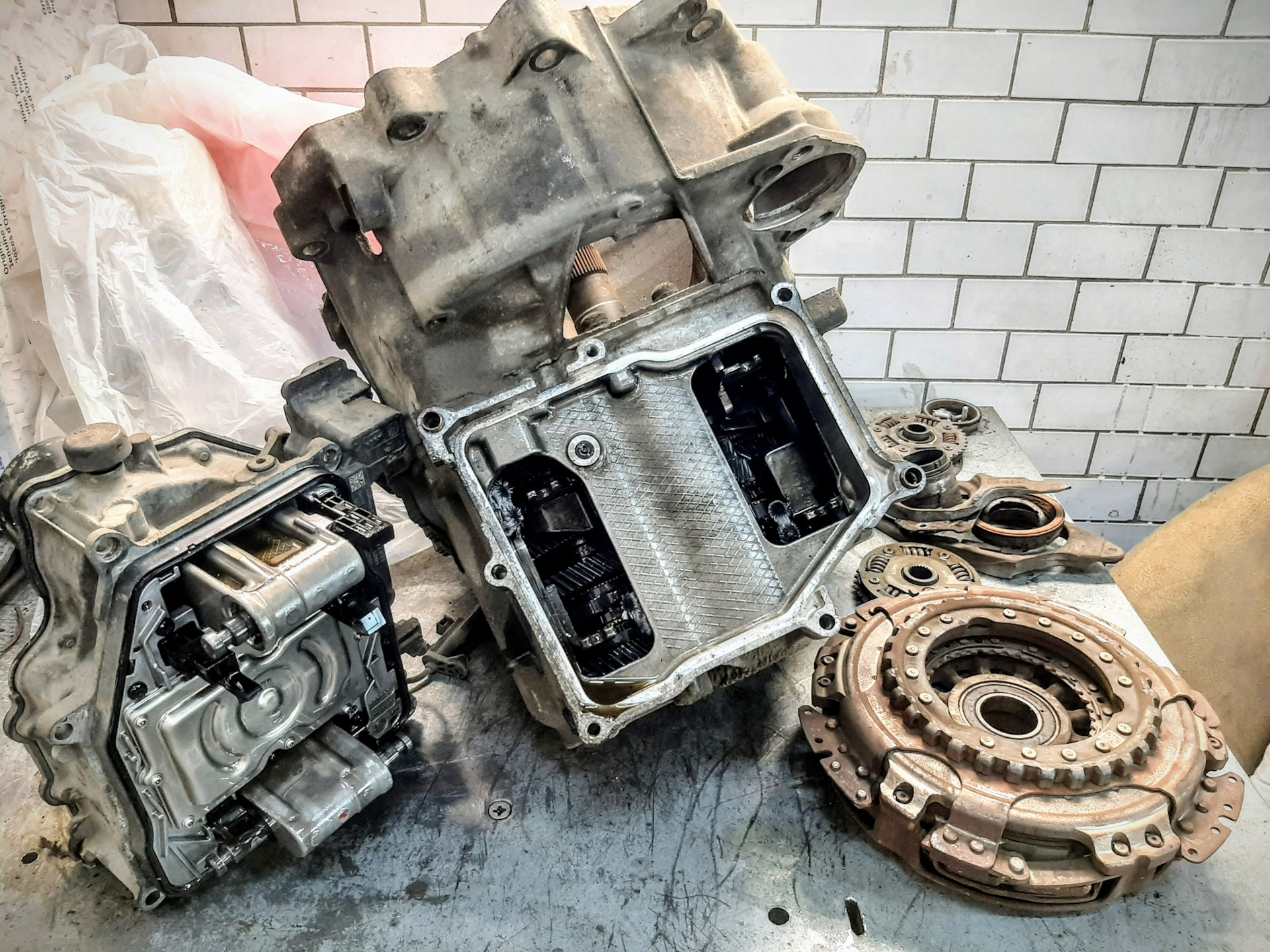 Как проверить коробку дсг. Коробка передач DSG 7. DSG 7 dq200. Коробка ДСГ 8. Audi DSG.