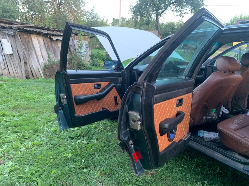 Дверные карты обновил — Audi 100 Avant (C3), 2,3 л, 1990 года ...