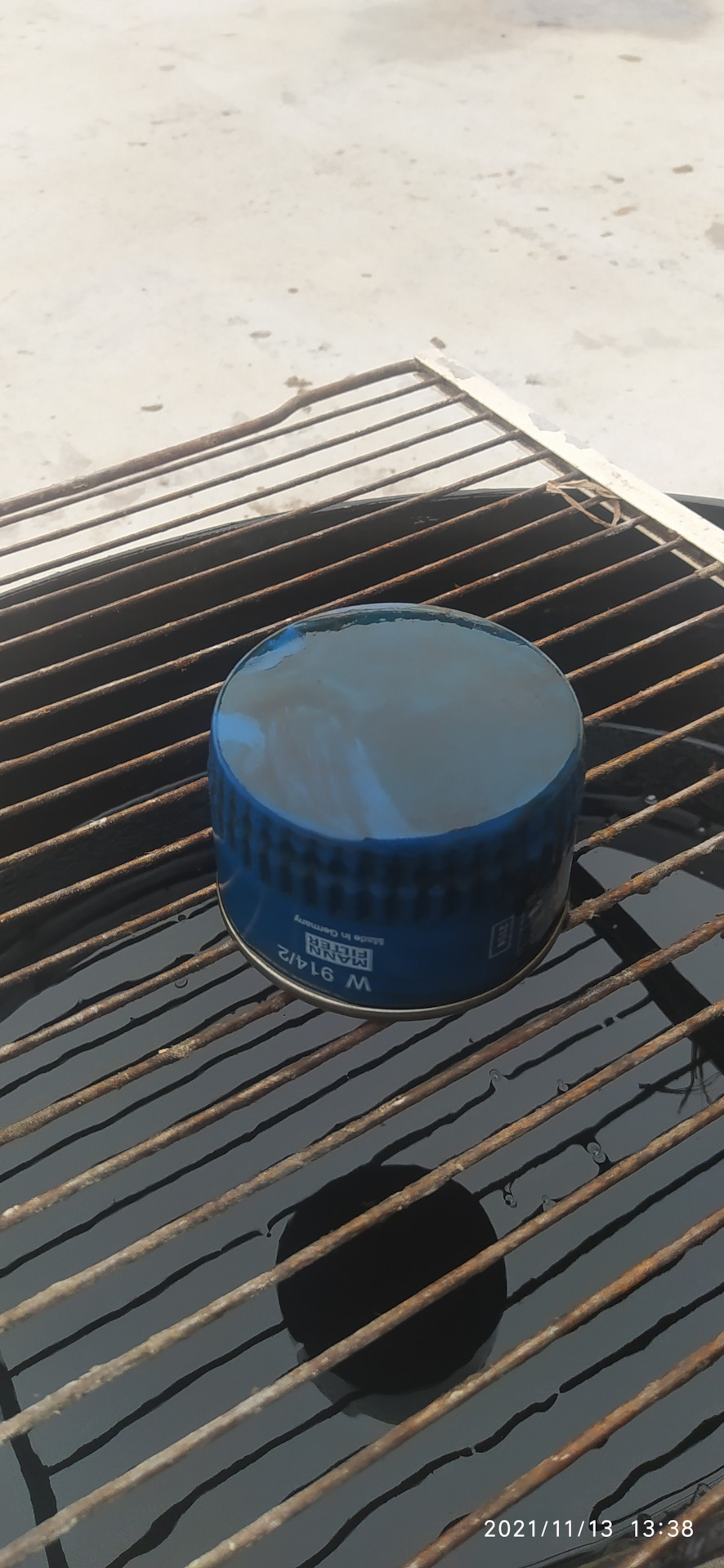 С фильтра слил остатки — Lada Granta