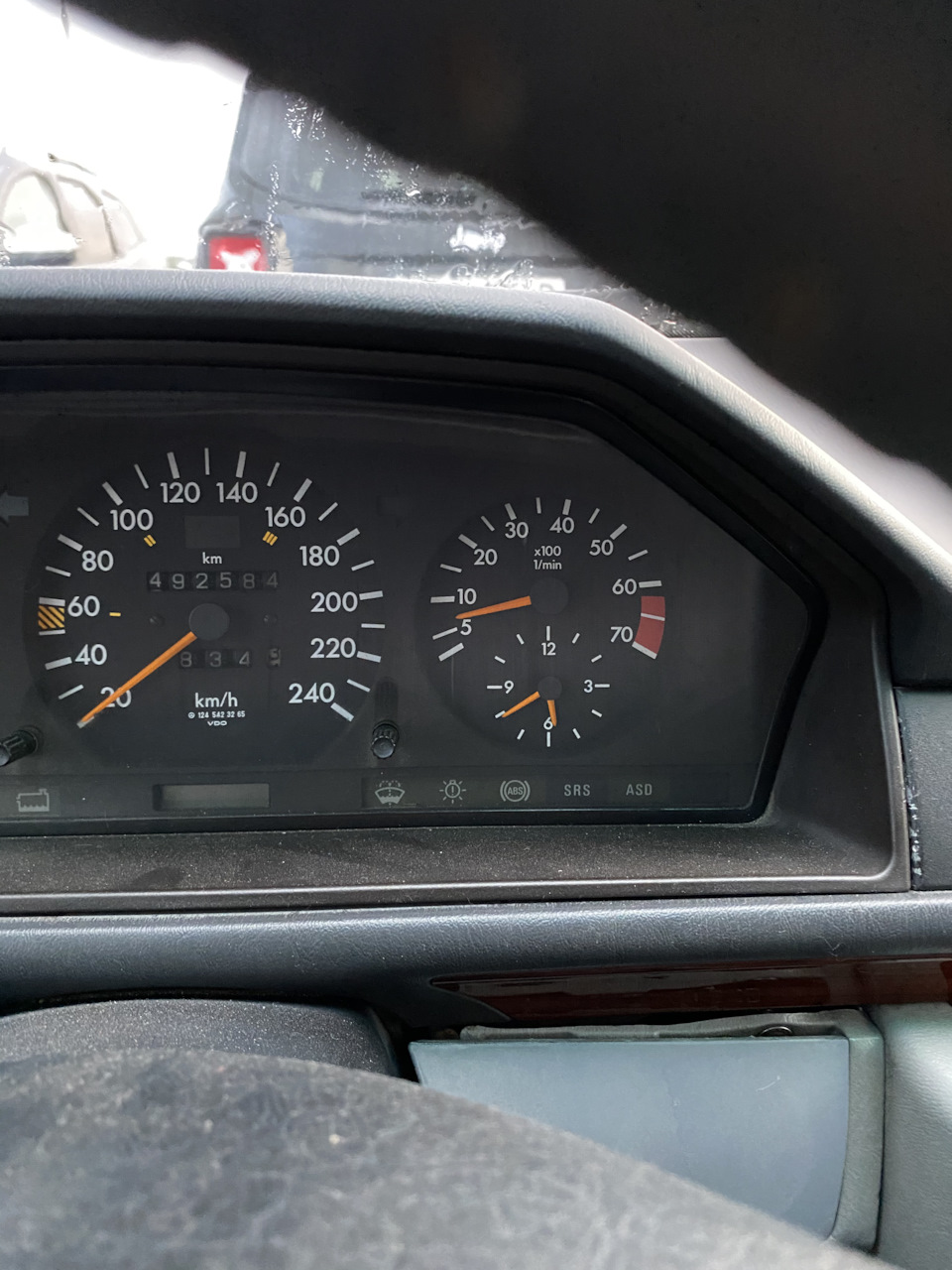 При запуске двигателя какие должны быть обороты? — Mercedes-Benz E-class  (W124), 2,2 л, 1994 года | другое | DRIVE2