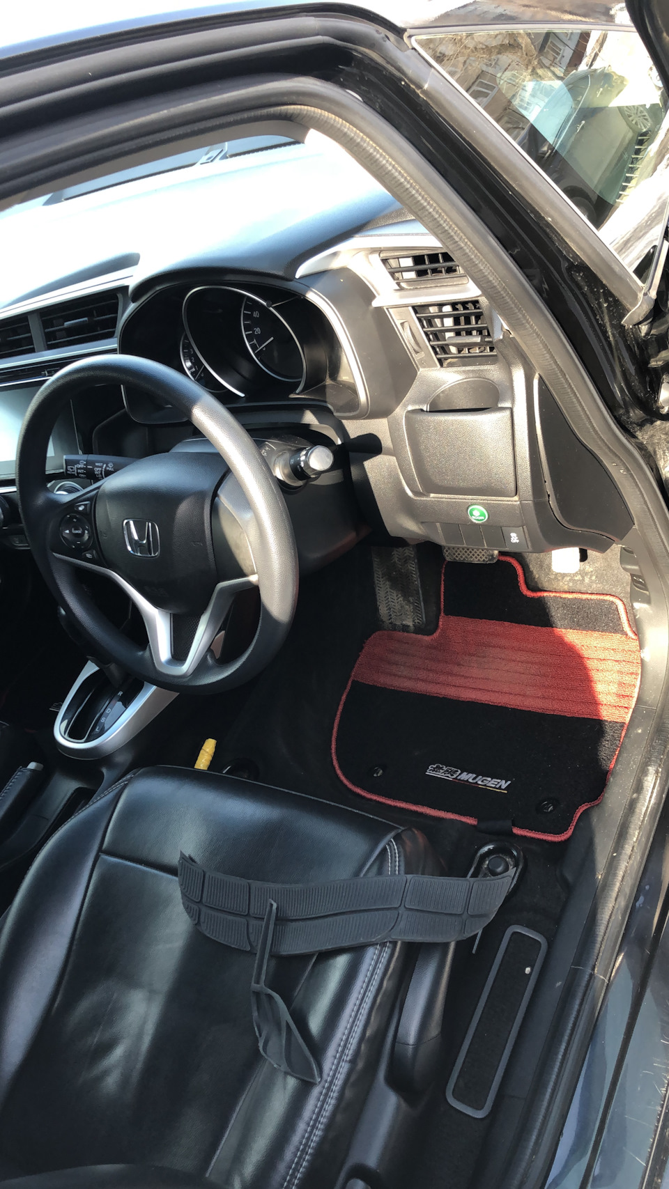 Ковры муген в салон, багажник и спинки задних сидений. — Honda Fit (3G ...