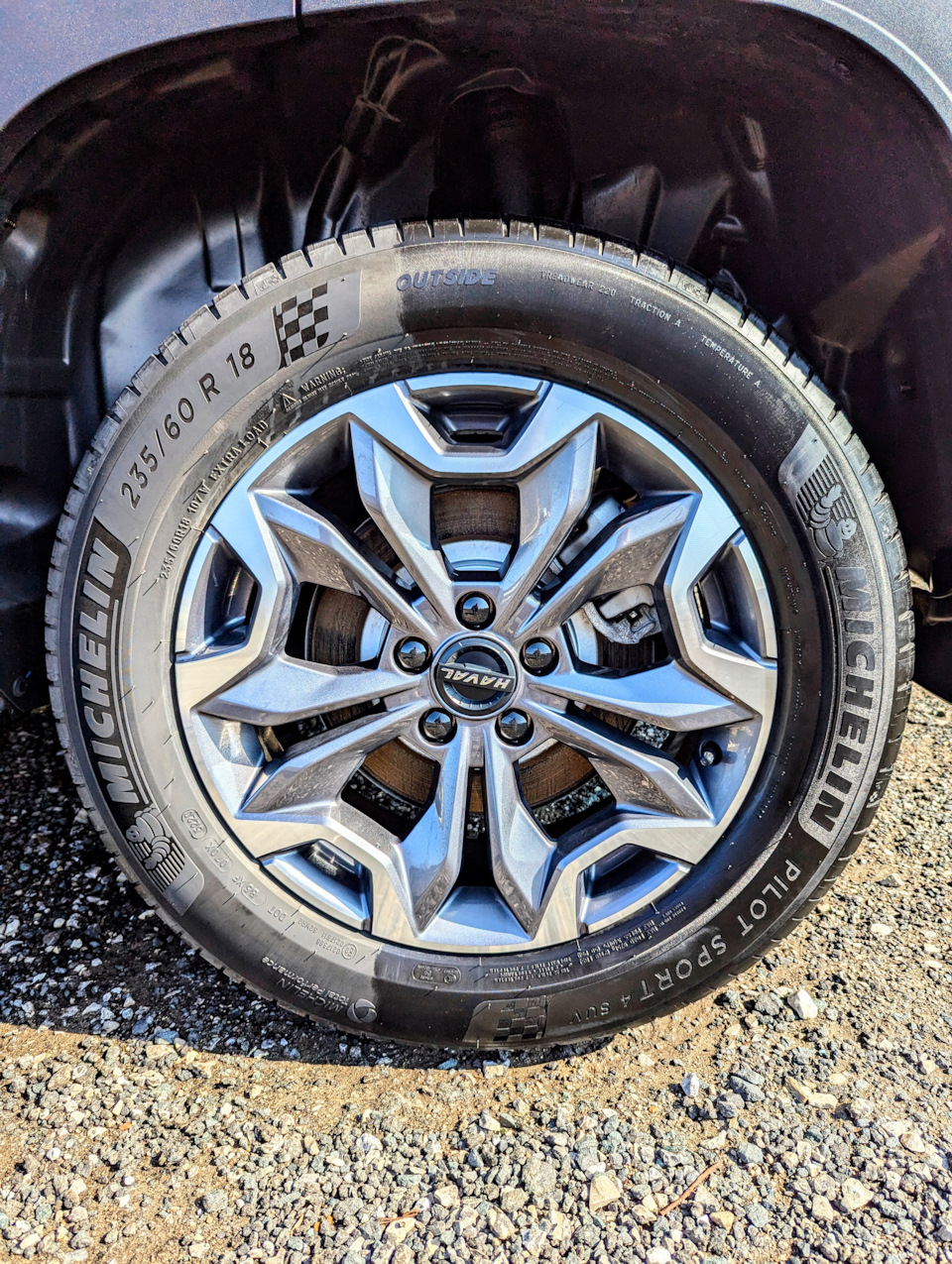 Часть колеса покрыта Shine Systems BlackStar Matt, а часть — нет — Haval Dargo