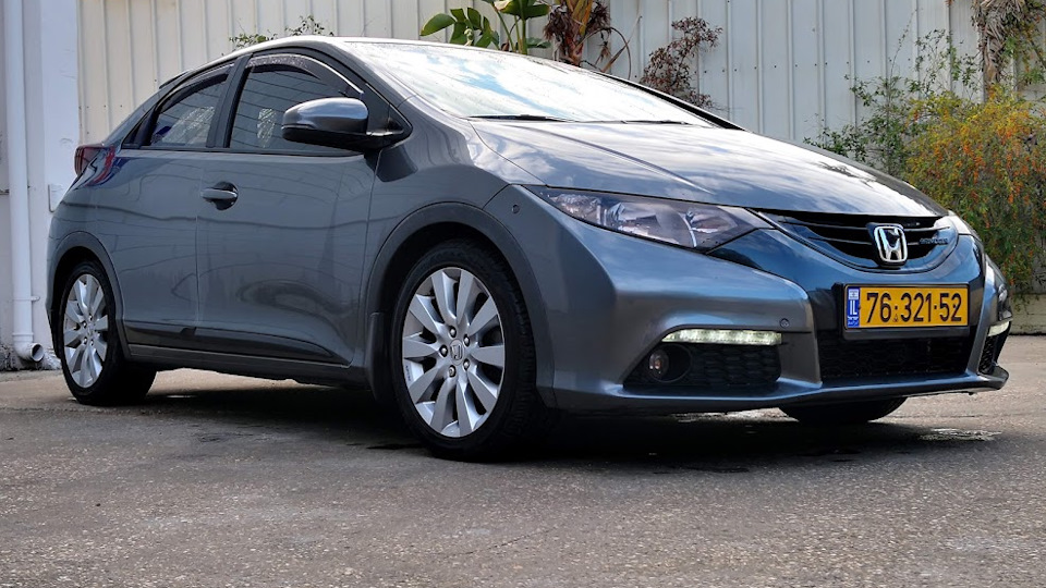 Honda Civic Hatchback Gray Wing