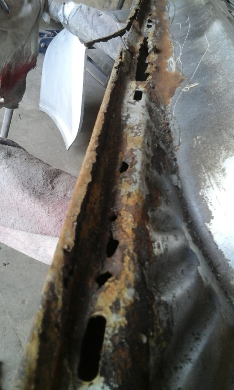 Коррозия в дверях — Lada Приора хэтчбек, 1,6 л, 2010 года | кузовной ...