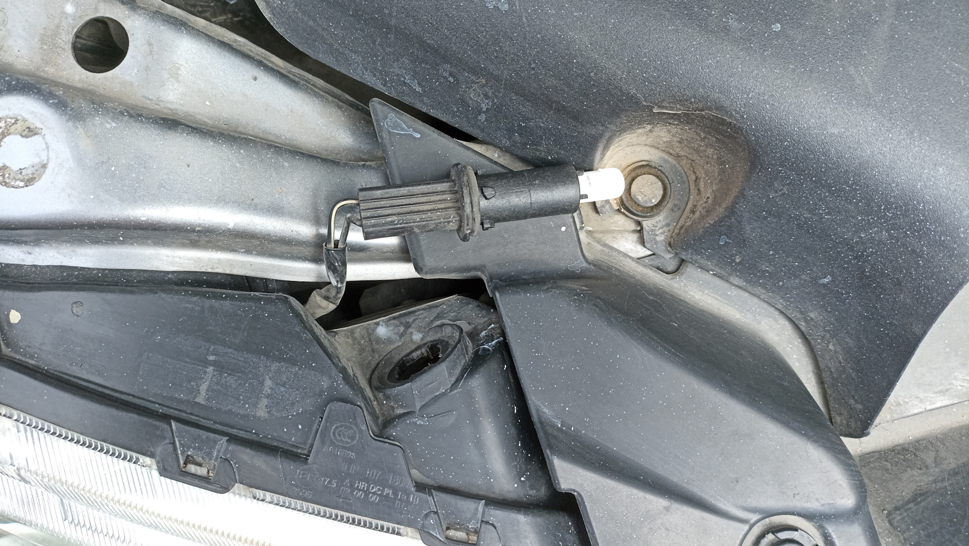 ТЫ НЕ ПОВЕРИШЬ С помощью этой нехитрой процедуры, запотевшие фары ...