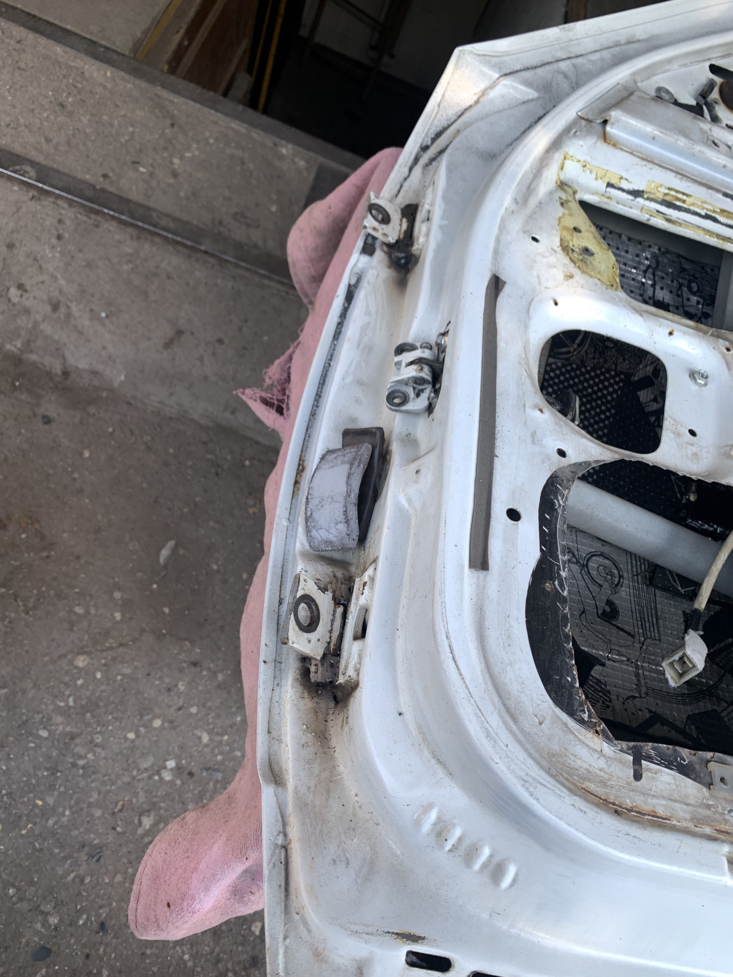 Замена петли на правой передней двери 🚪 или стук на каждой кочке — Lada ...