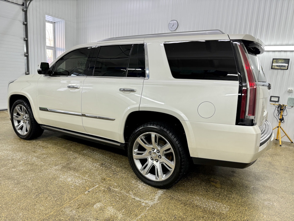 Фото в бортжурнале Cadillac Escalade (4G)