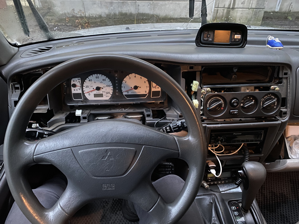 Панель паджеро спорт 1. Замена торпеды Паджеро спорт 1 на 2. Рамка магнитолы Mitsubishi Montero спорт k9. Pajero Sport k9.