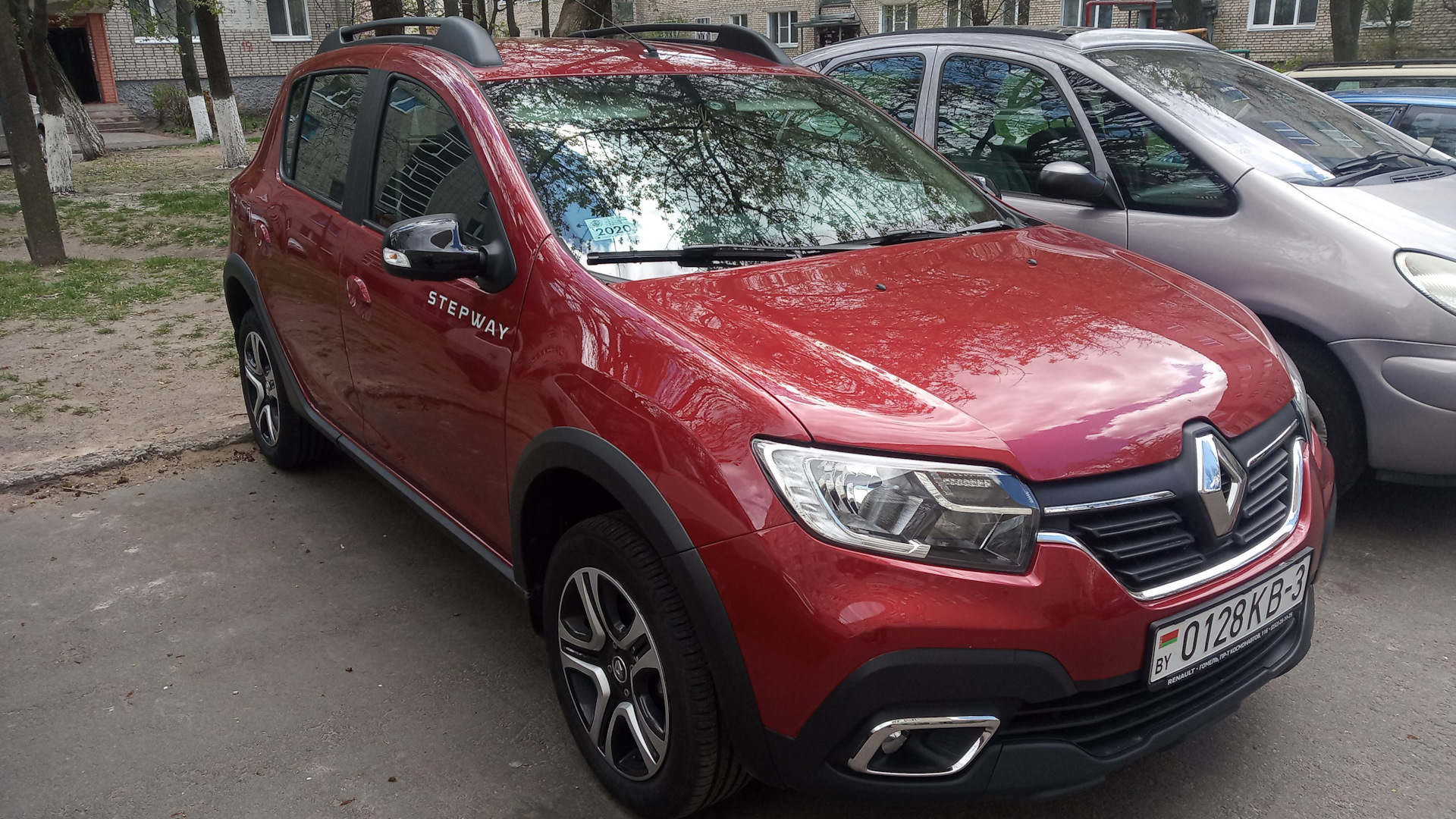 Сандеро степвей 2 вариатор. Renault Logan Stepway 1.6 at вишневый. Renault rouge Fusion. Цвет NPI Renault. NPI цвет Рено
