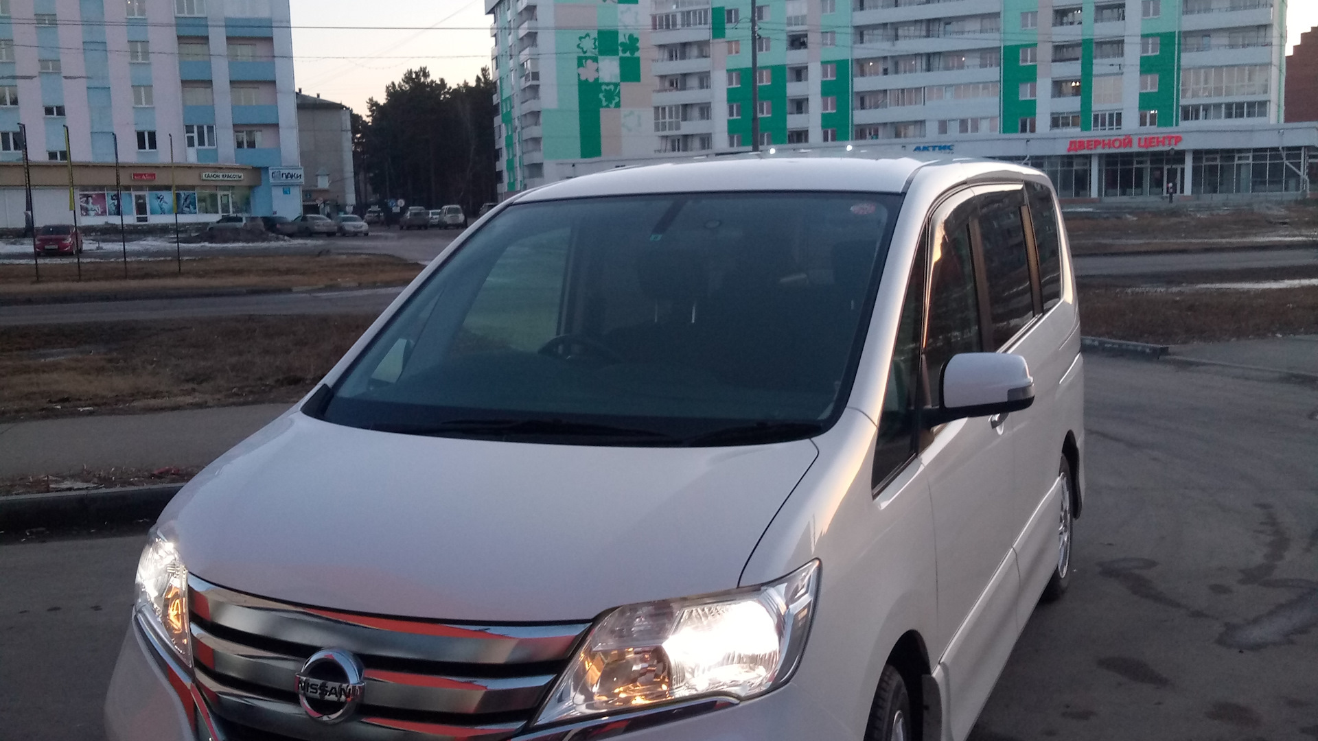 Nissan Serena 2011