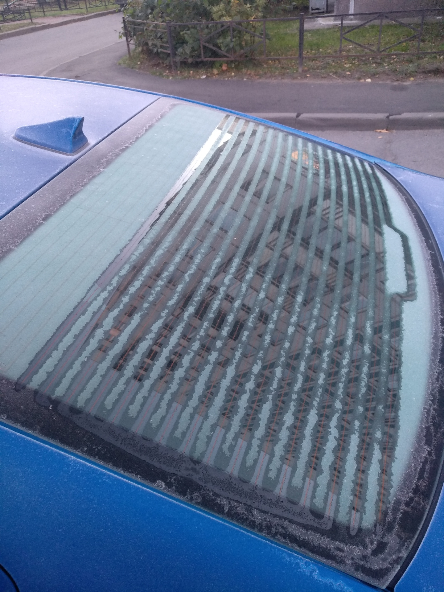 Подогрев заднего стекла hyundai creta. Обогрев заднего стекла элантра. Обогрев заднего стекла элантра. F30 обогрева заднего стекла. Восстановление обогрева заднего стекла на hyundai accent.