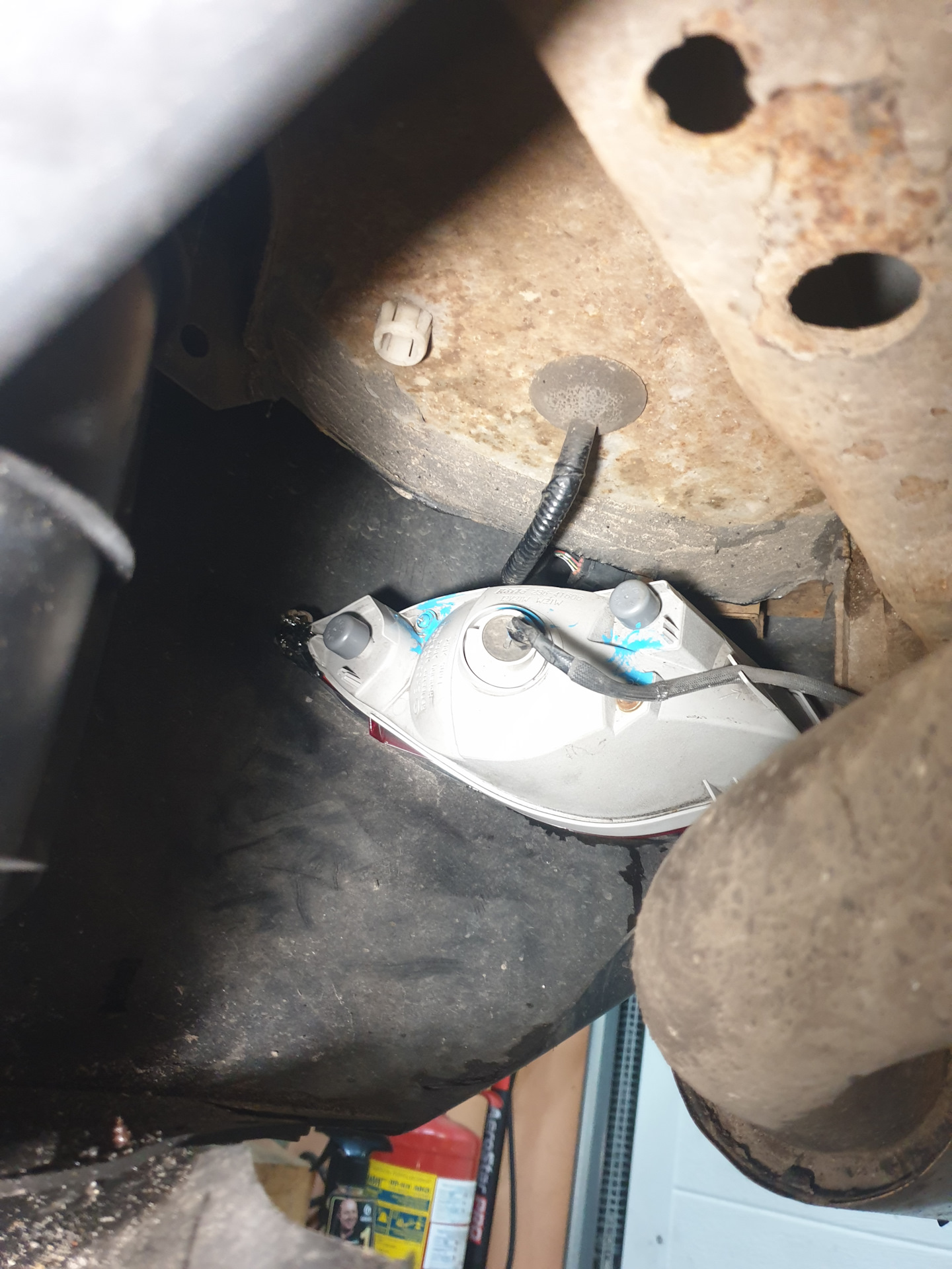 Задняя противотуманка правая — Mazda CX-7, 2,2 л, 2010 года ...
