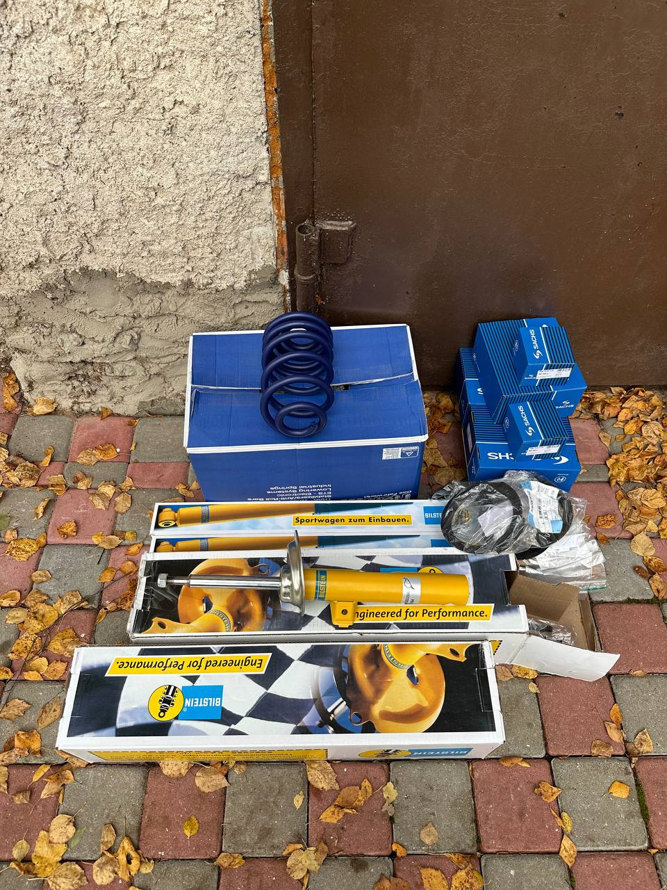 Занизить машину грамотно – амортизаторы Bilstein B6 + пружины H&R — BMW ...