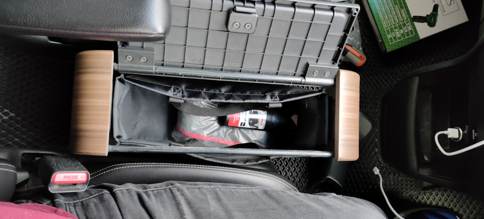 Бардачок между сиденьями — Honda Freed (1G), 1,5 л, 2012 года ...