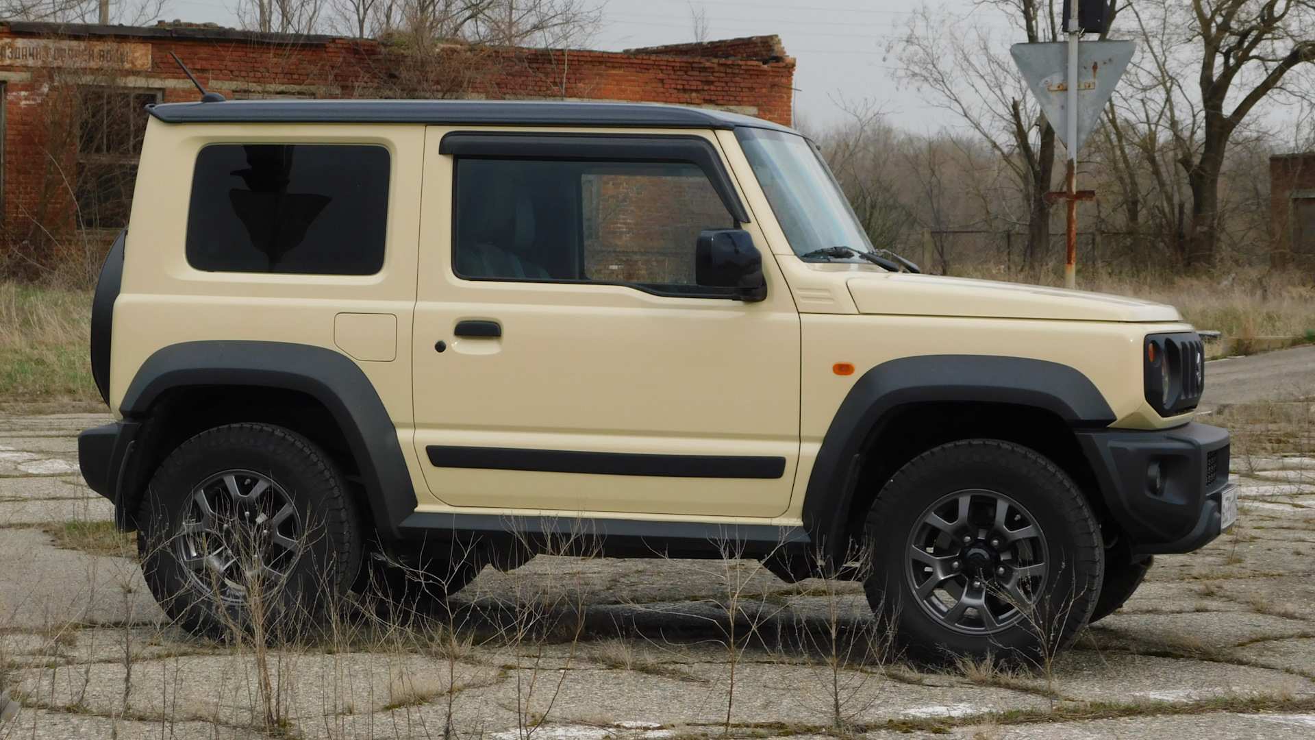 Продажа Suzuki Jimny (2018) 2020 (бензин, МКПП) — с историей обслуживания —  DRIVE2.RU