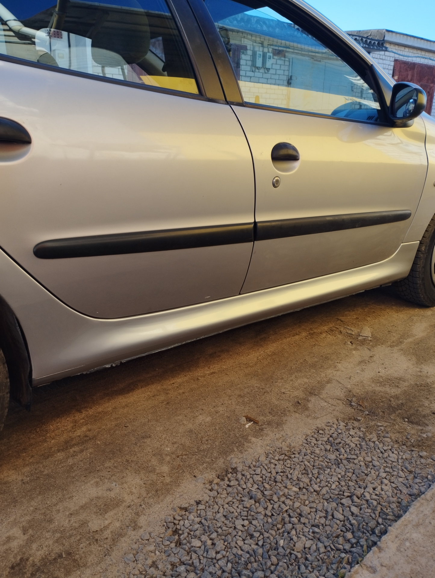 Порог открашен. — Peugeot 206, 1,9 л, 2000 года | кузовной ремонт | DRIVE2