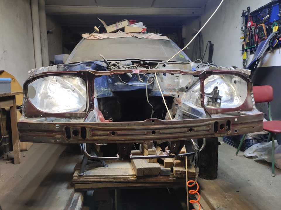 Приварил к лонжеронам — Mercedes-Benz E-Class (W124)