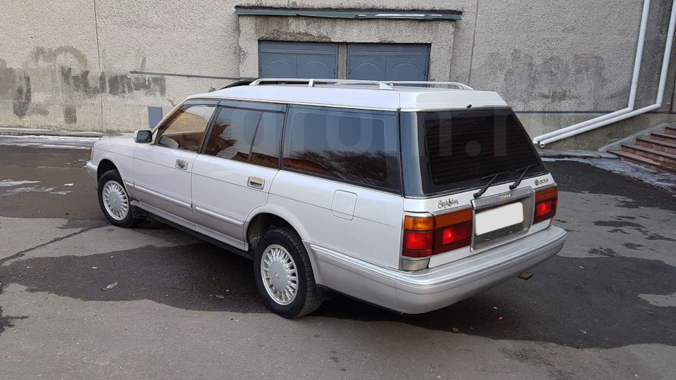 toyota crown s130 wagon