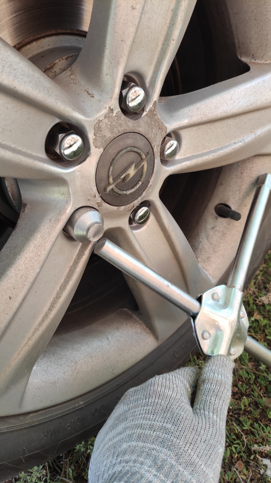 Меняли гайки — сломали два баллонника — Opel Astra J, 1,4 л, 2011 года ...
