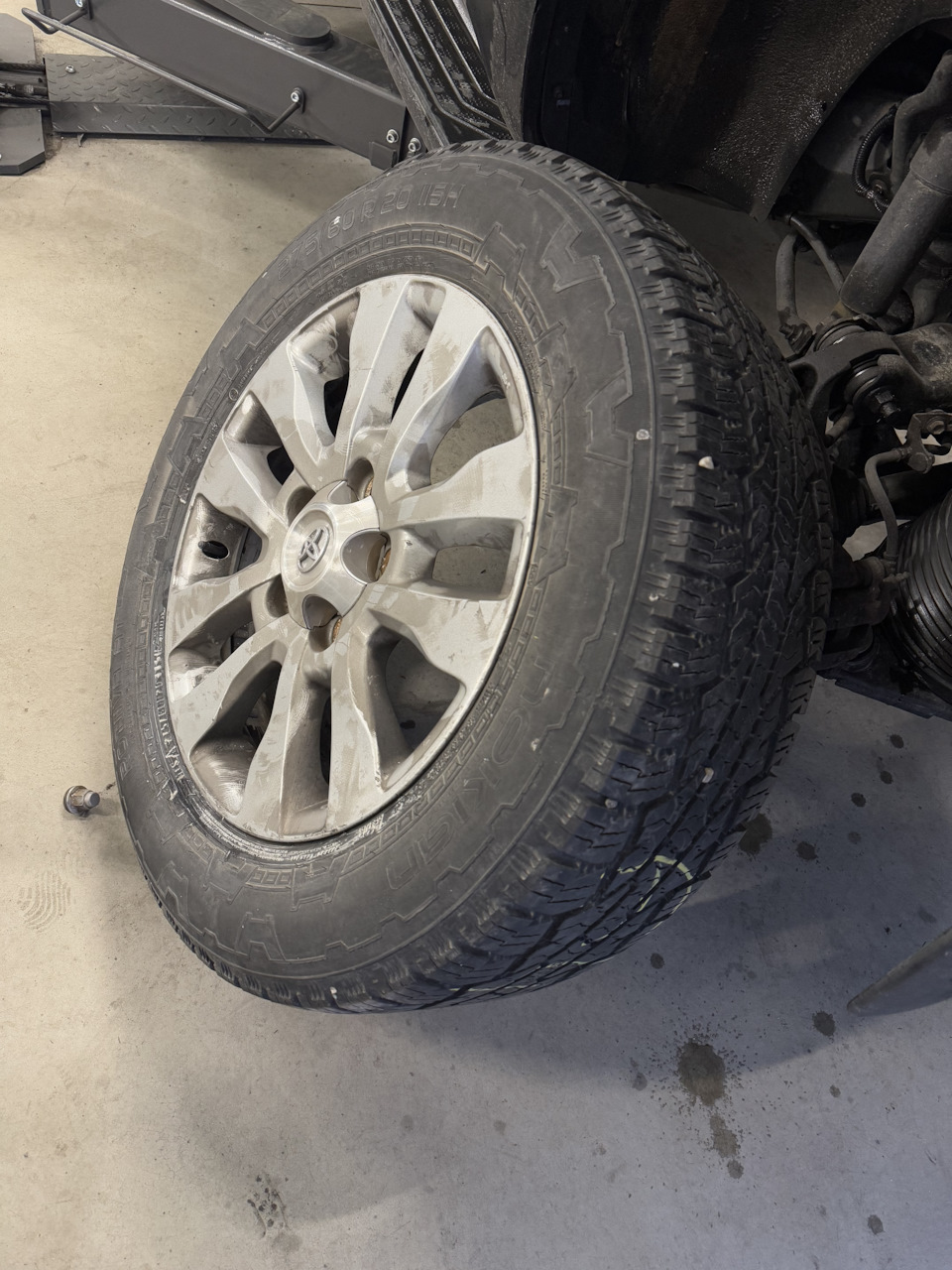 Фото в бортжурнале Toyota Sequoia (2G)