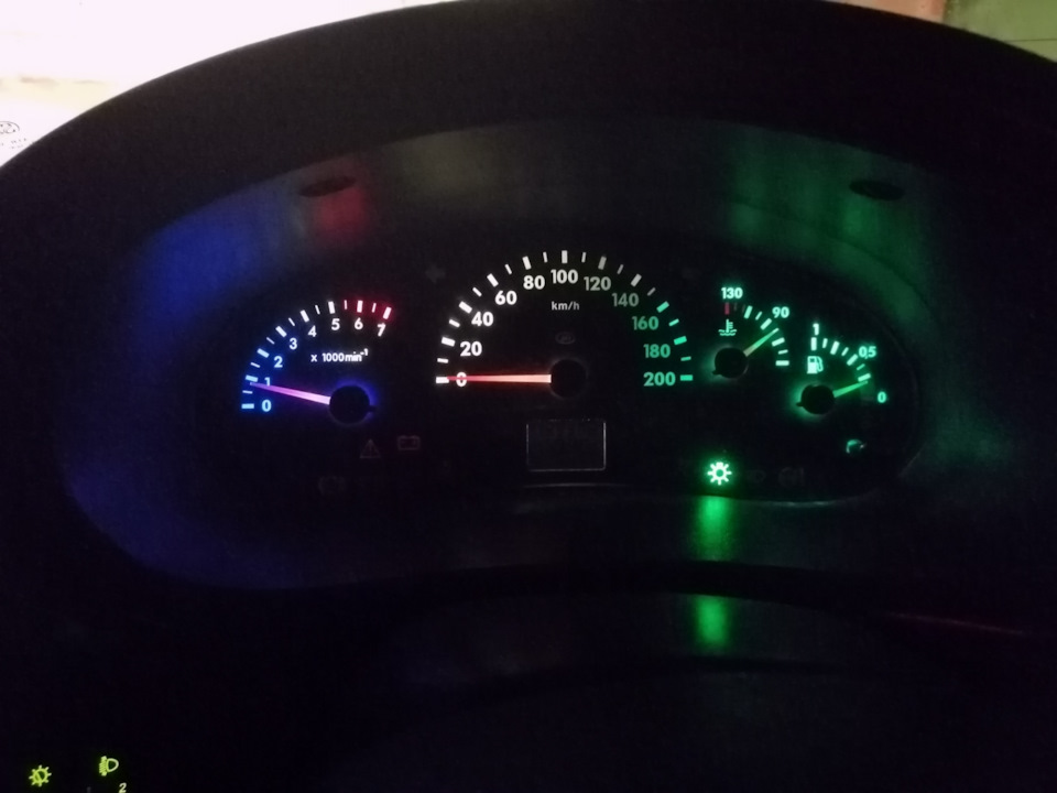 Лампы приборной панели калина 1. Поменять лампочку на панели приборов калина. Замена лампочек в приборной панели калина 1. Поменять лампочку на панели приборов калина. Поменять лампочку на панели приборов калина.