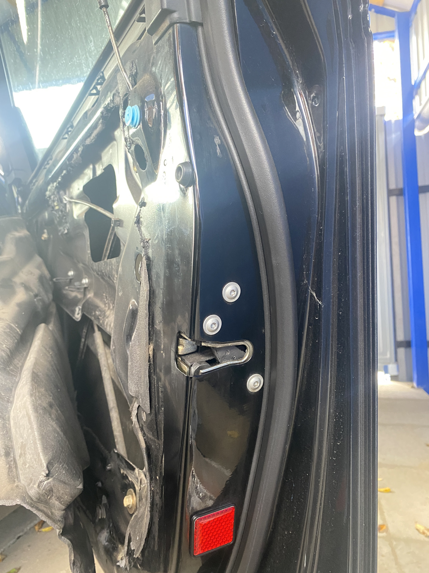 Замена (и регулировка) замка двери, рычага поворотников ...