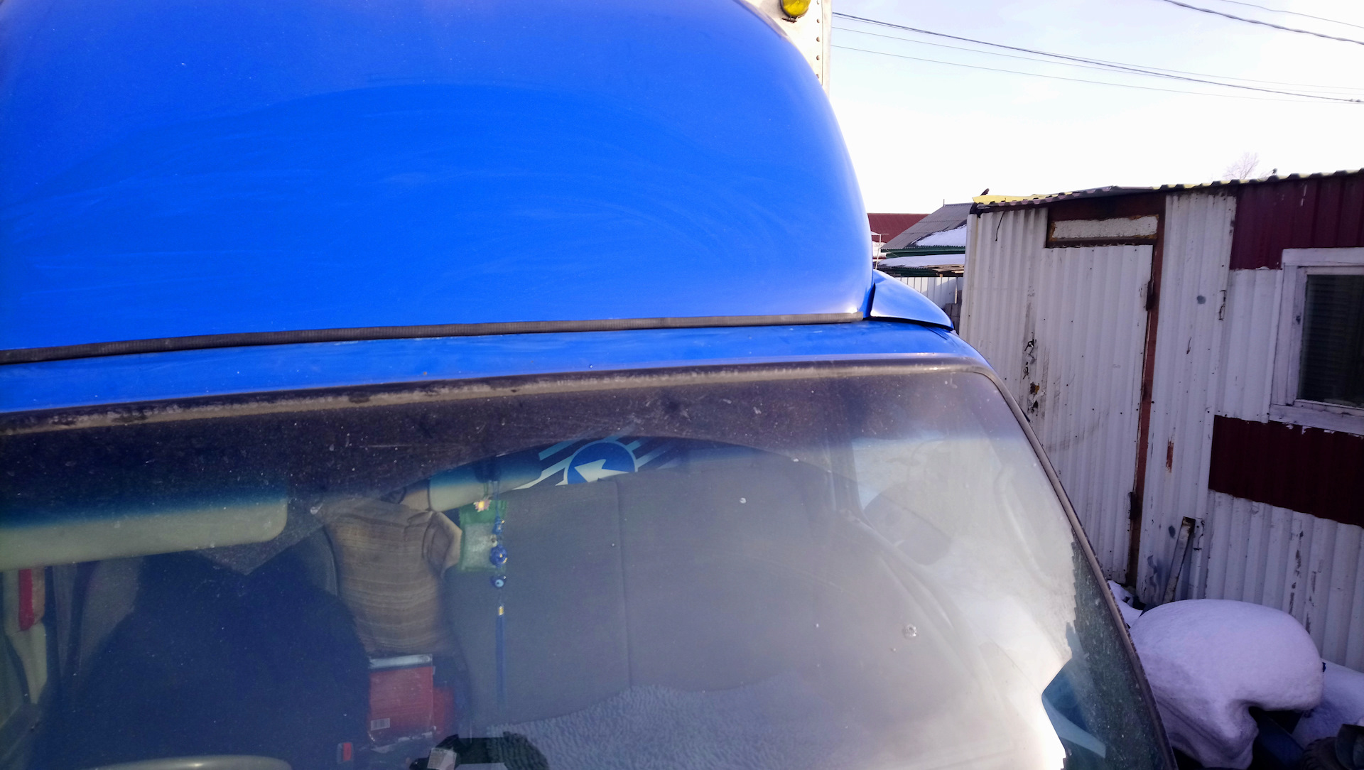 Обтекатель кабины кантер. Хино 500 с обтекателем. Спойлер на крышу исузу эльф. Спойлер кантер. Обтекатель фусо кантер.