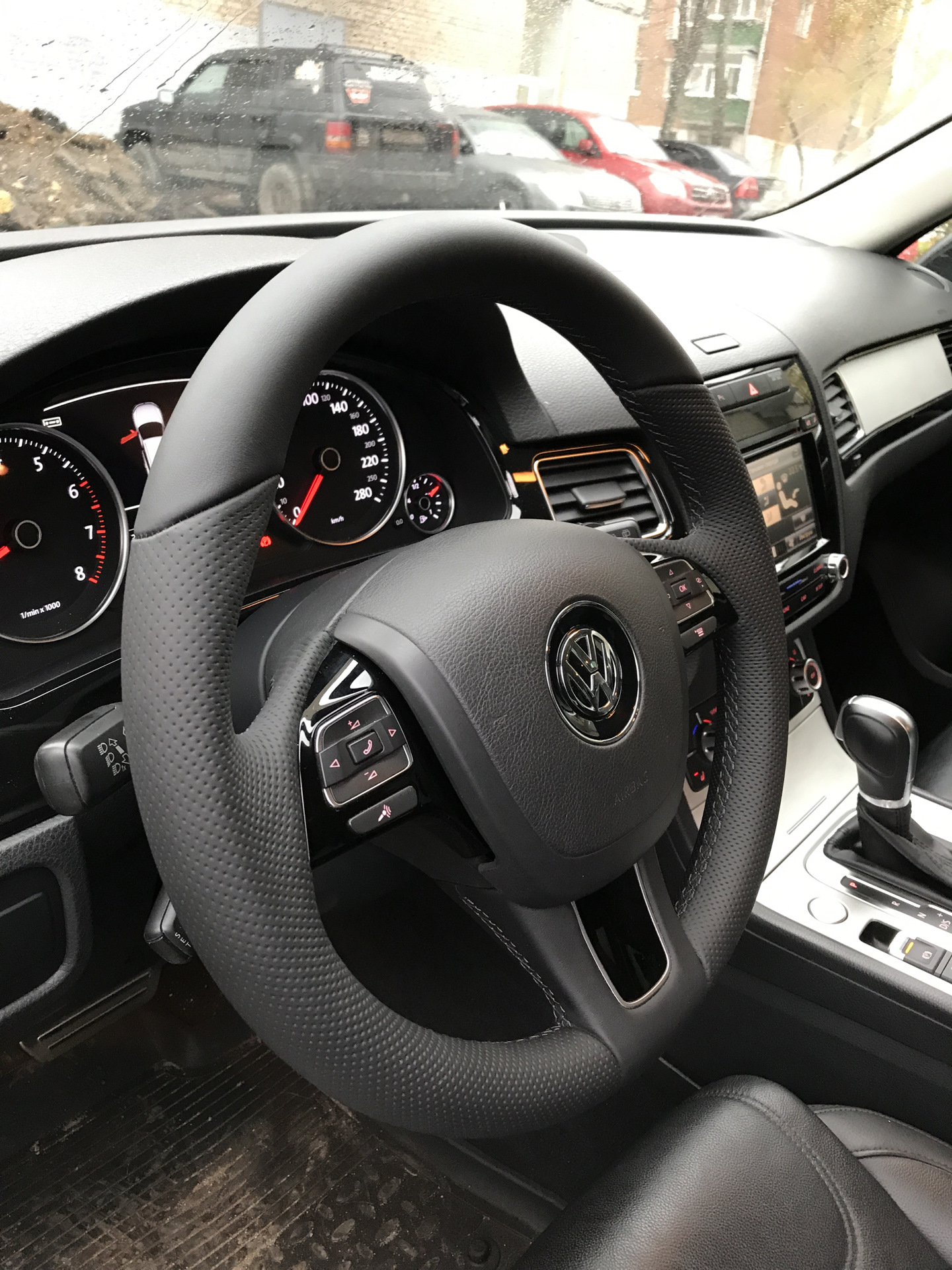 руль фольксваген туарег дерево nf. руль туарег cr7. руль туарег 3. руль touareg nf r-line. руль туарег 2021.