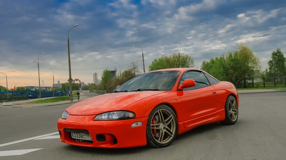 Mitsubishi Eclipse вид спереди