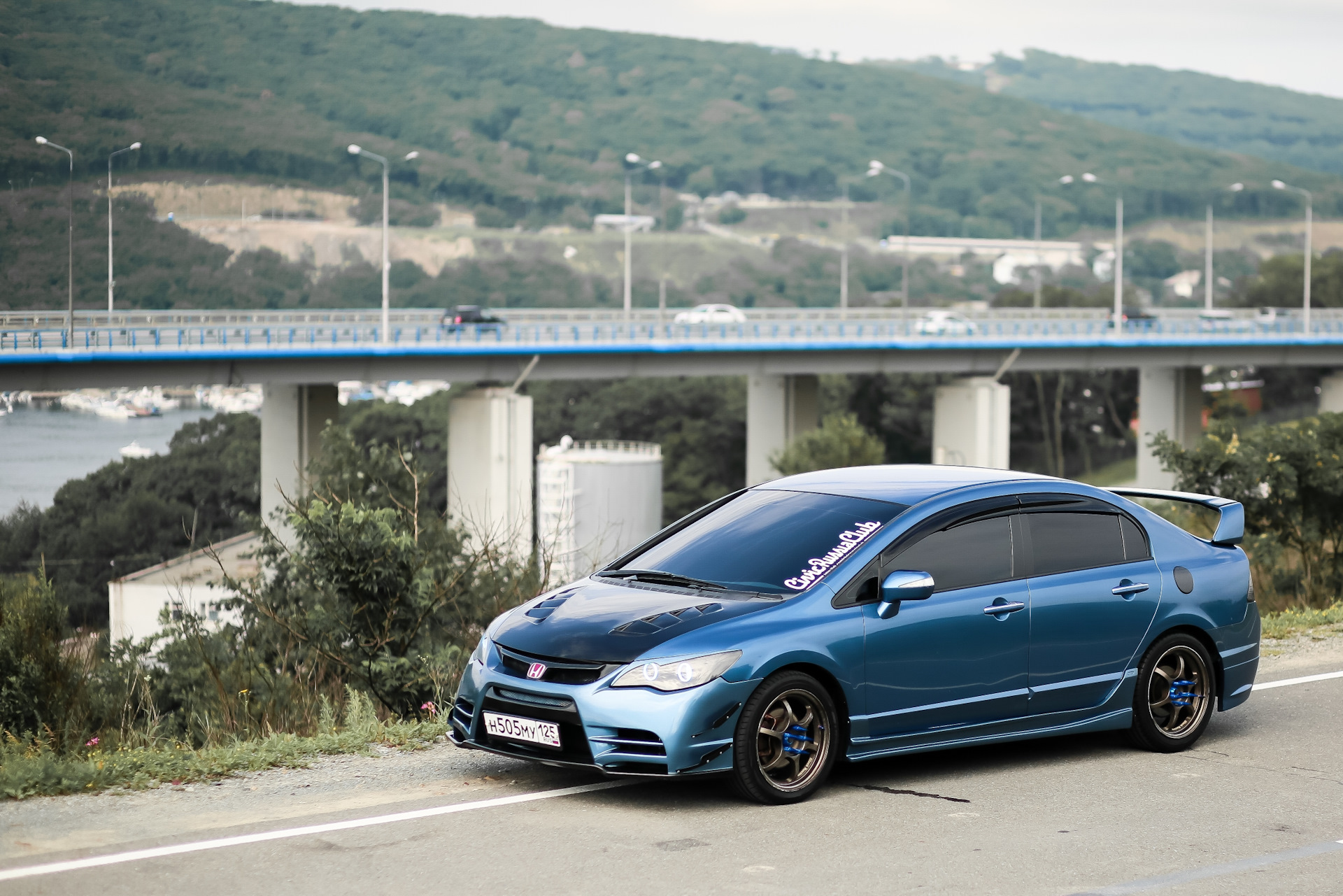 РЎРёРЅРёР№ Honda Civic 4d Type r