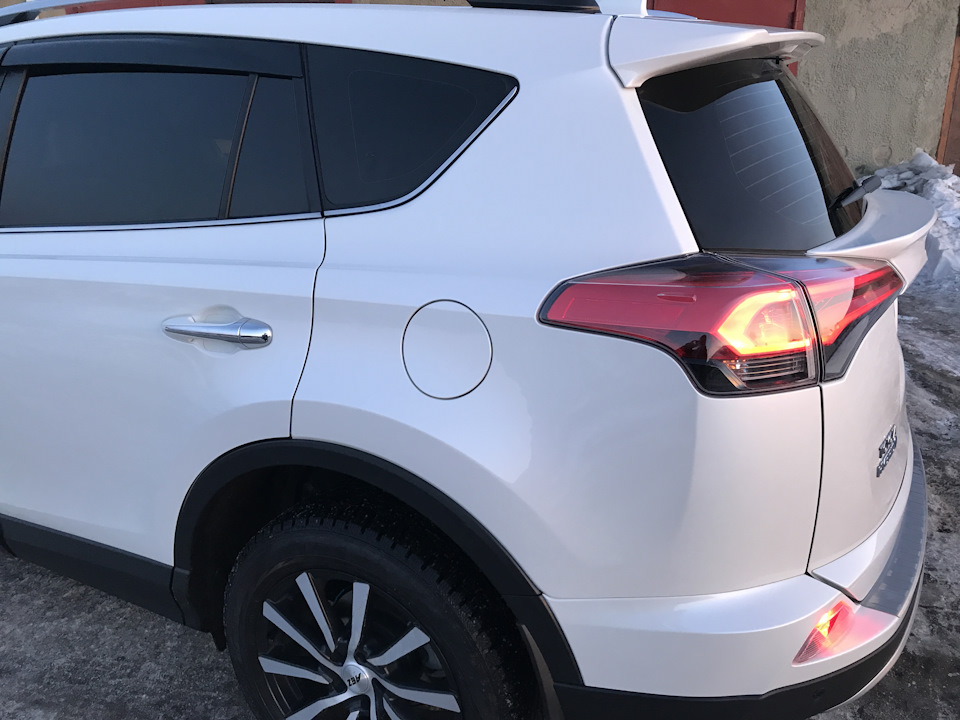 Фото в бортжурнале Toyota RAV4 (IV)