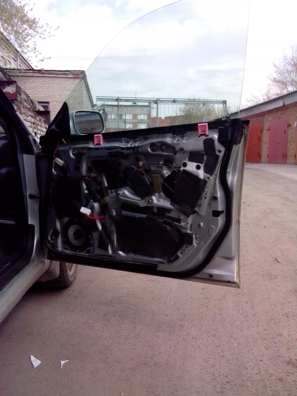 Громко хлопают двери — делай вибро+шумо изоляцию))да и для качества ...