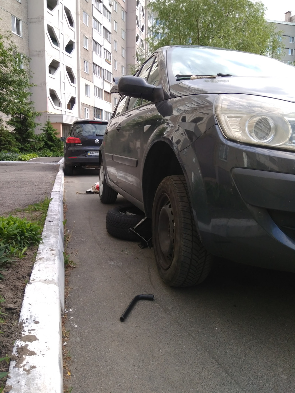 Порез шины о арматуру после путешествия на 1500 км — Renault Scenic II ...