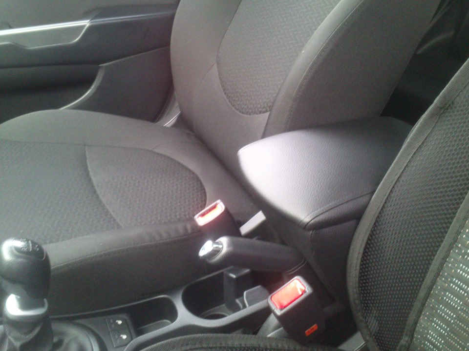 подлокотник — KIA Rio (3G), 1,6 л, 2012 года | аксессуары | DRIVE2