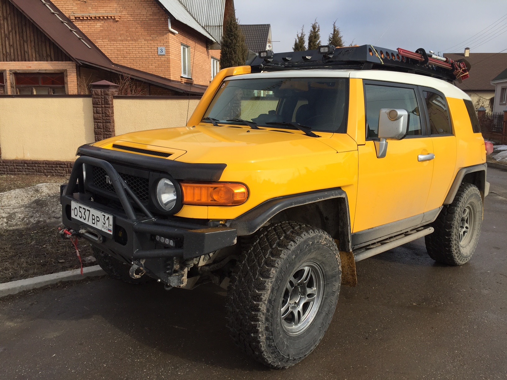 Toyota FJ Cruiser Р¶РµР»С‚С‹Р№