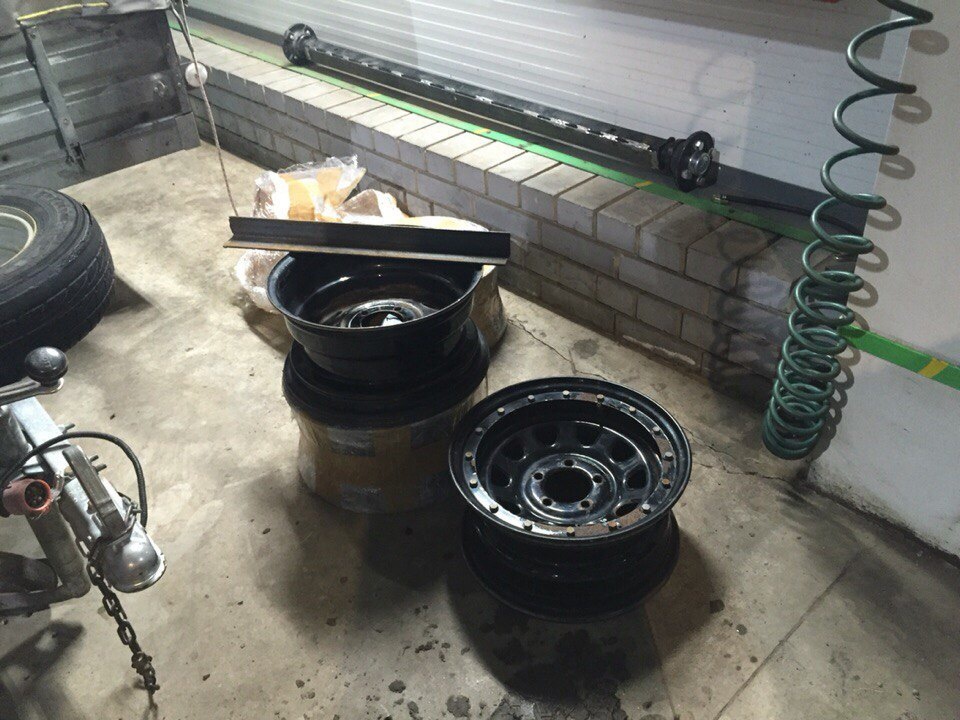 На авито куплены по дешевке штампованные диски с псевдо бедлоками, размерностью 5х114.3 J7 ЕТ+5 R15 — ЛуАЗ 969