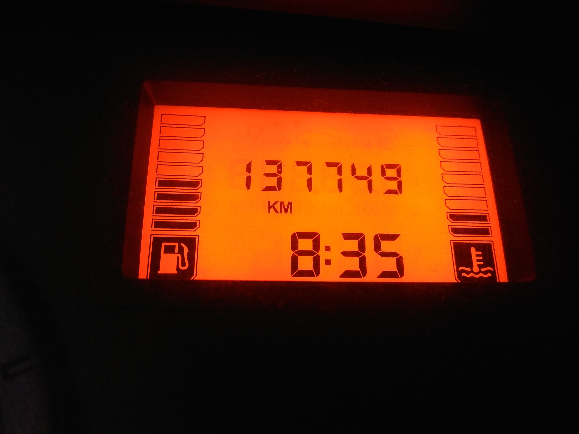 Замена масла двигателя, масляного фильтра. 30.10.2017 — Renault Logan ...