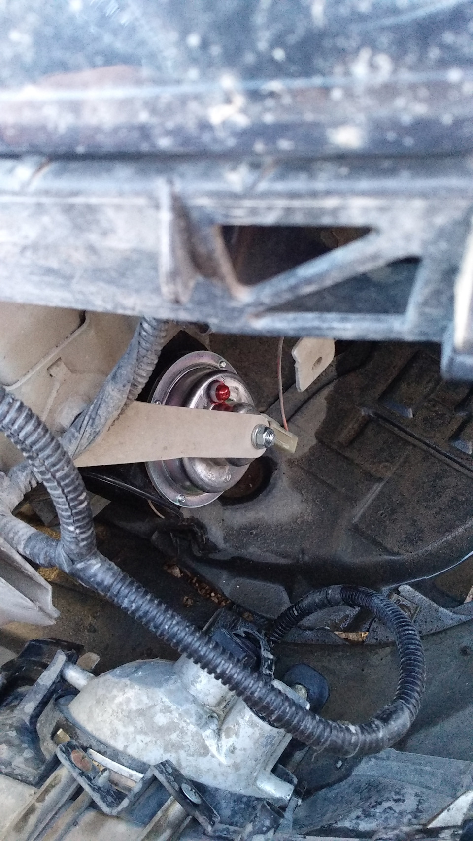 Установка сигналов от "Волги" и заглушек в крышу — Mazda Axela (1G), 1 ...