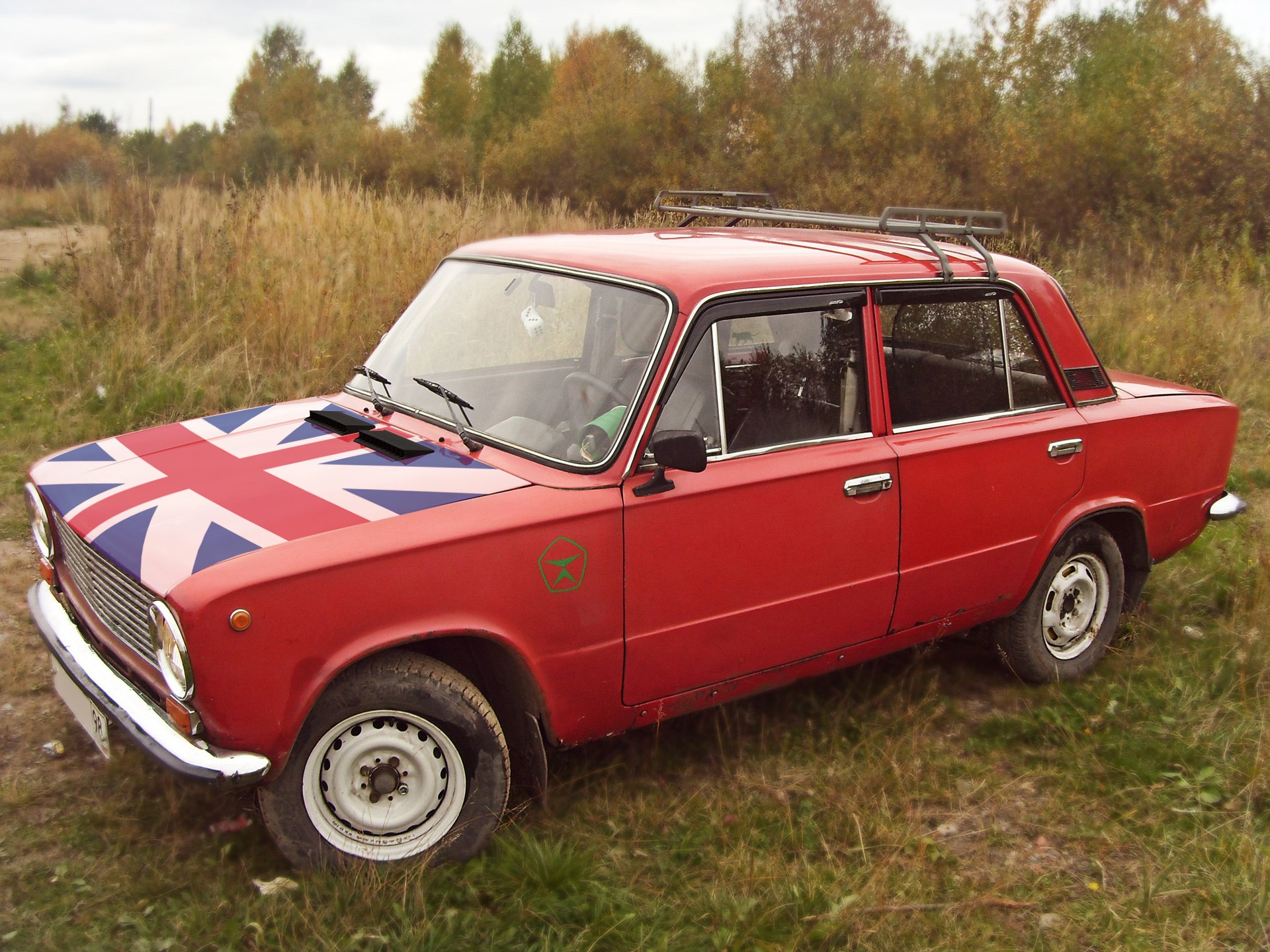 Капот на британский флаг? Или наоборот? — Lada 21013, 1,2 л, 1985 года |  прикол | DRIVE2