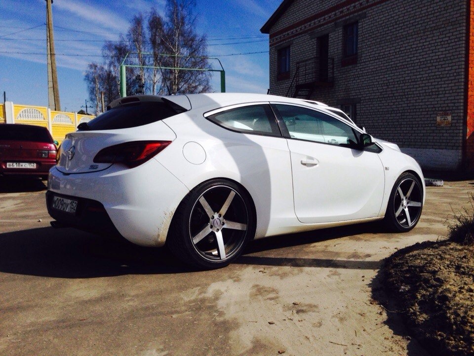 Opel Astra GTC J обвес