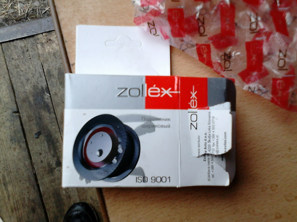 замена натяжного ролика ремня генератора — Lada Приора седан, 1,6 л ...