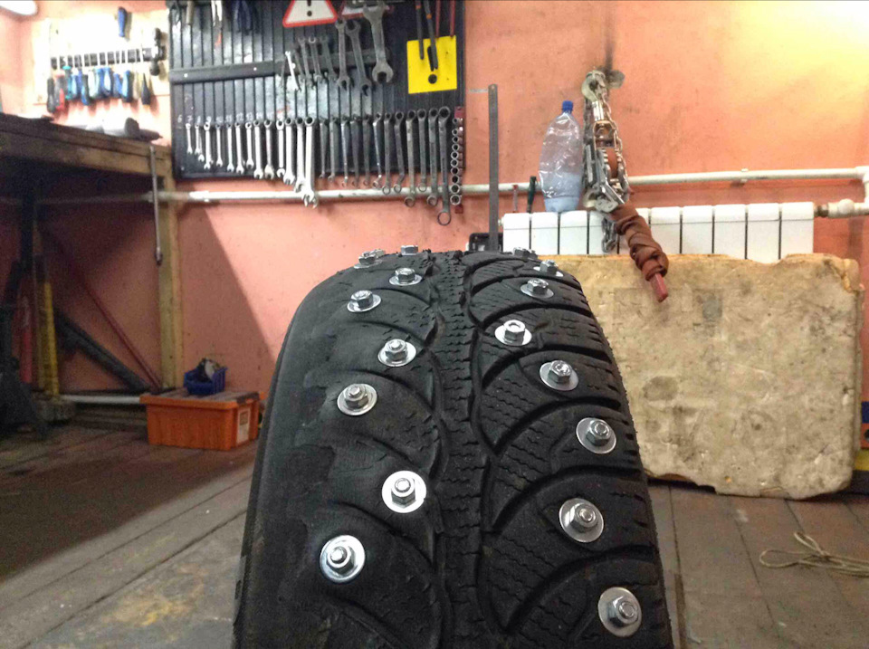 Зимняя шипованная резина для льда и прочих дурачеств — Lada 2105, 1,5 л ...