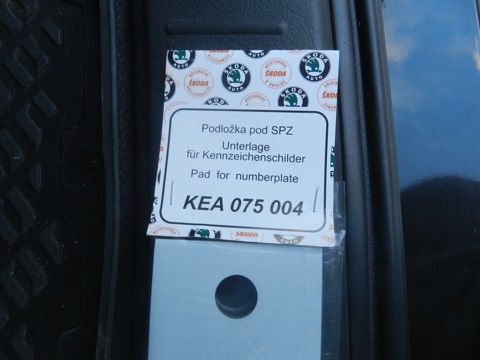 KEA075004 Опора номерного знака (наклейки под рамку номеров для ...