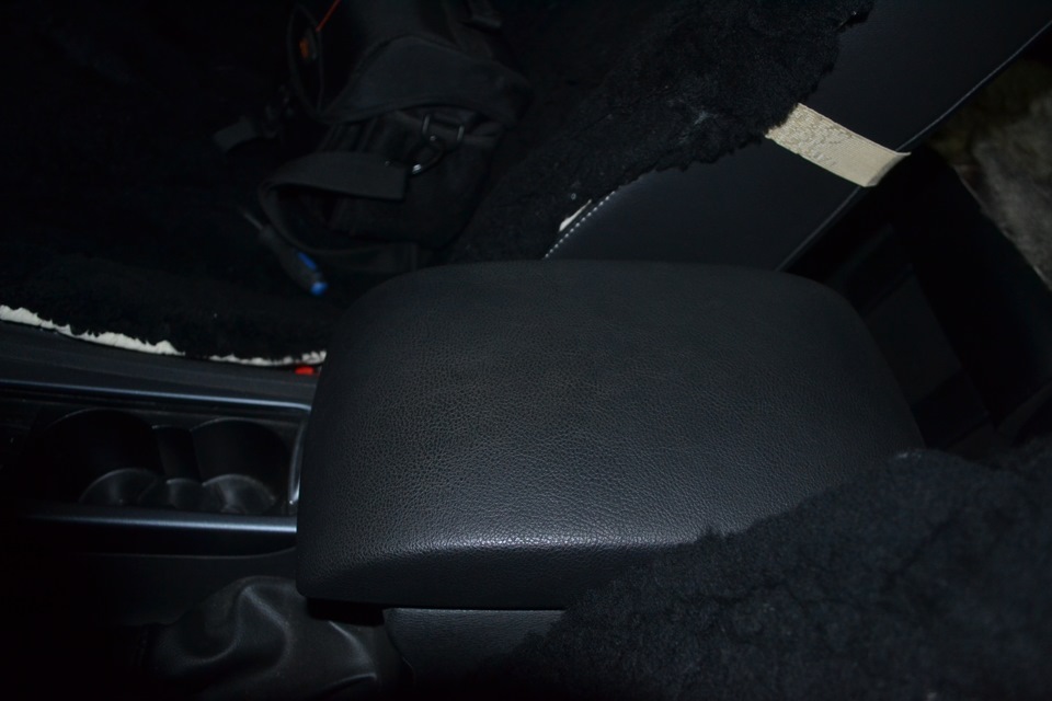 Подлокотник в коже — Ford Mondeo IV, 1,6 л, 2011 года | аксессуары | DRIVE2