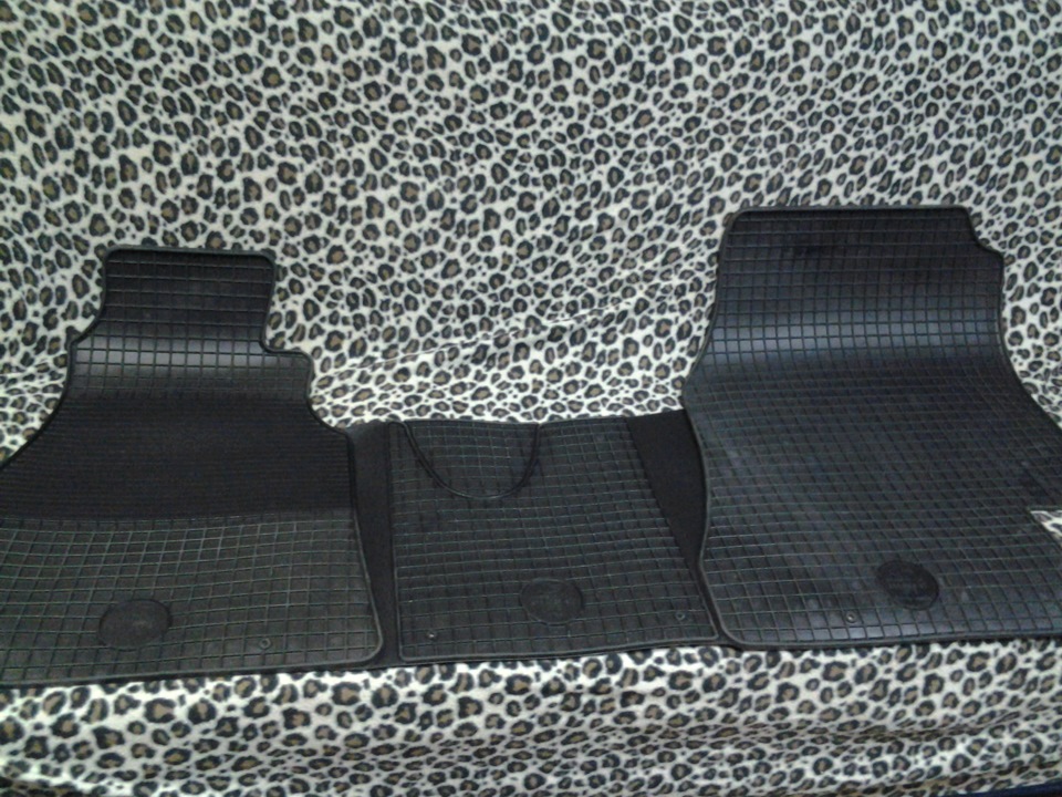 резиновые коврики мерседес спринтер. коврики в фольксваген крафтер. коврик спринтер. коврики спринтер классик оригинал. резиновые коврики мерседес спринтер.