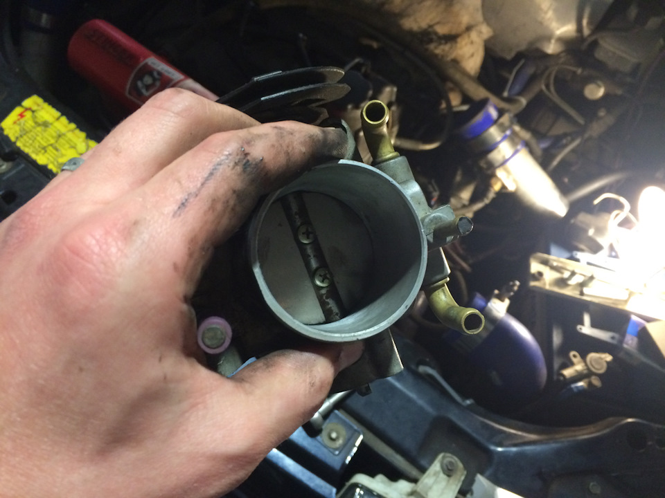 Чистка дроссельной заслонки — Lada 21124, 1,6 л, 2007 года | своими ...