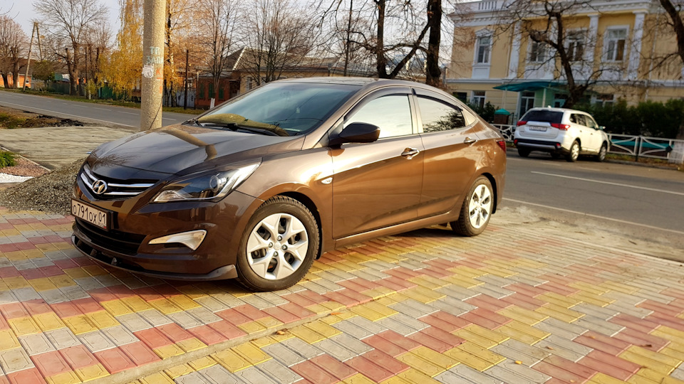 Что то фото hyundai solaris 2014 год хэтчбек коричневого цвета